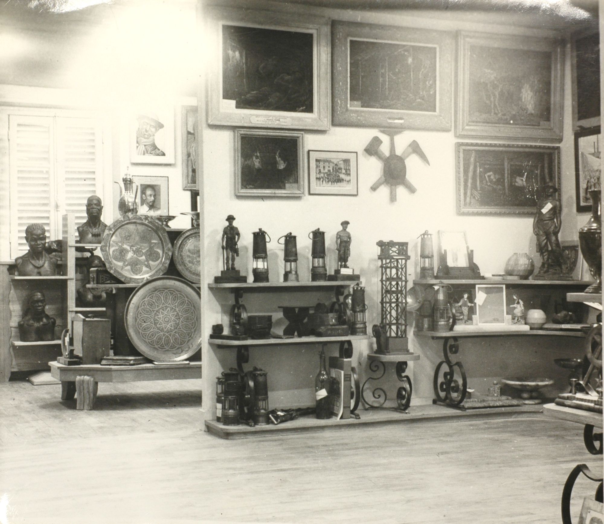 Mille cadeaux de militants